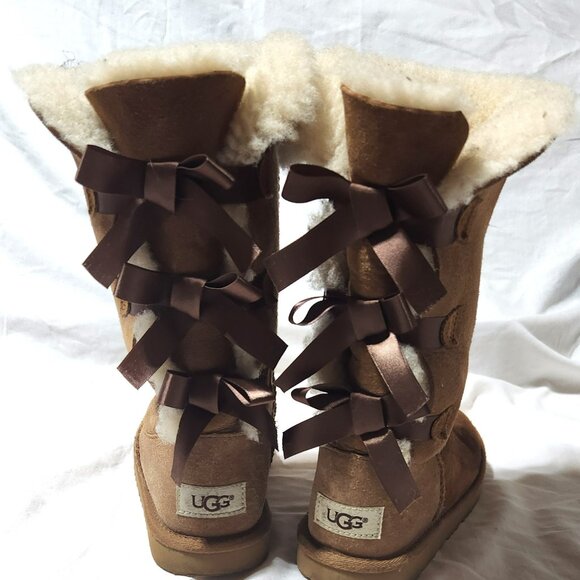 Girls’ UGG Bailey Bow II Boots – Size 2 – Chestnut Suede with Satin Ribbons - Picture 10 of 12
